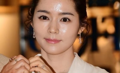 한가인, 8년 만에 드라마 복귀한다…'신병4' 감독, "촬영 현장 분위기 밝아, 캐릭터 잘 소화"