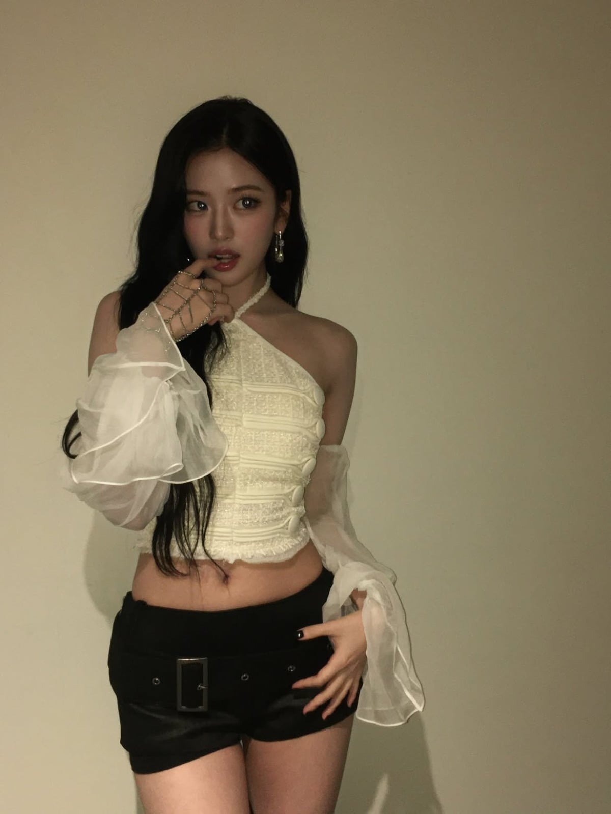 사진 = 안유진 인스타그램