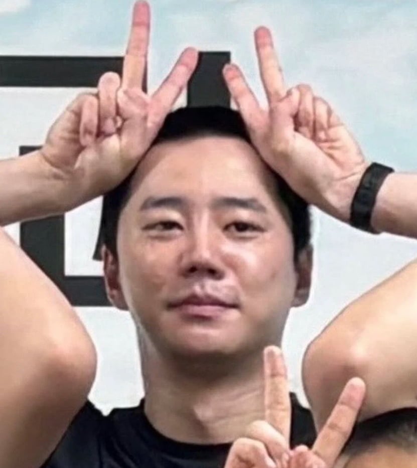 배우 이준영이 입대 한 달여 만에 훈련소에서 '중대장 훈련병'을 맡은 근황이 공개됐다./ 사진=SNS