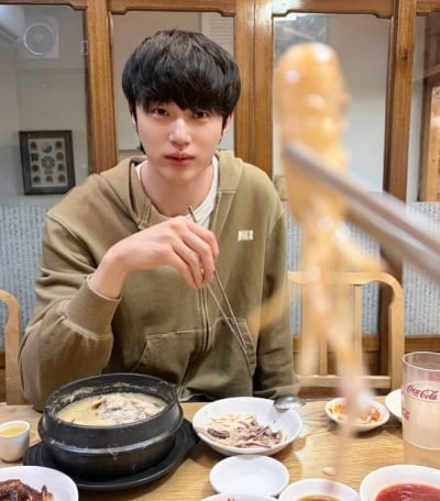 변우석, 190cm 문짝만 한데…얼굴은 뚝배기보다 작은 아이러니
