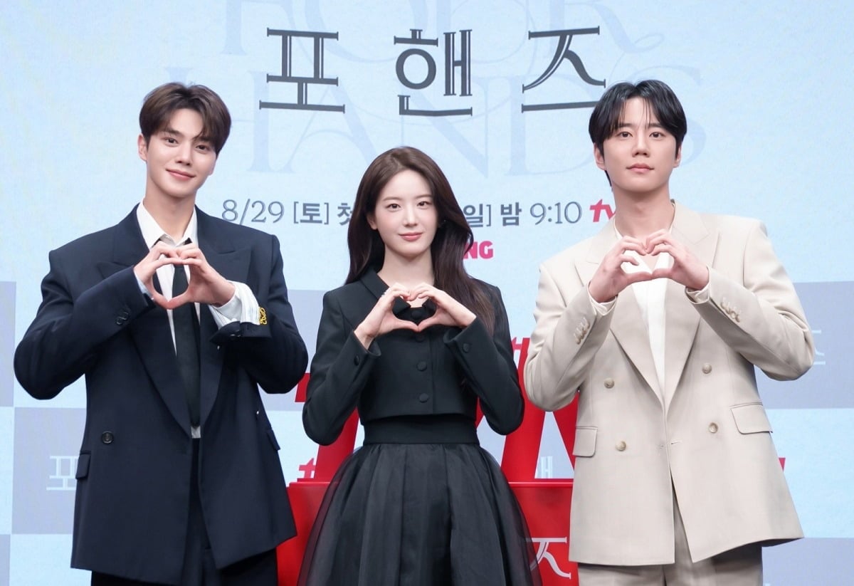 송강, 이준영, 장규리가 '포핸즈'에서 함께 호흡을 맞췄다./사진제공=tvN