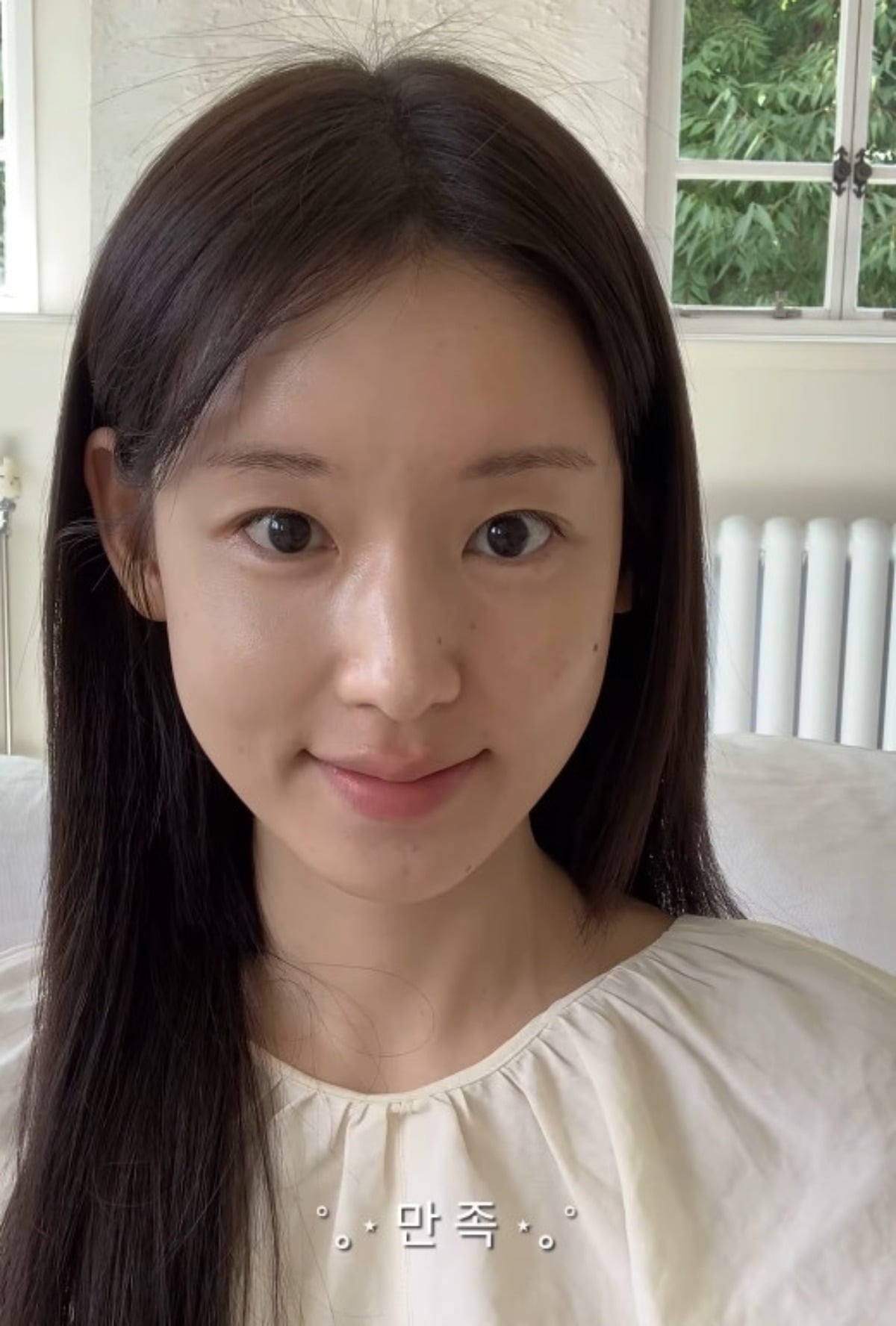 배우 박환희가 미소를 보이고 있다. / 사진=박환희 SNS