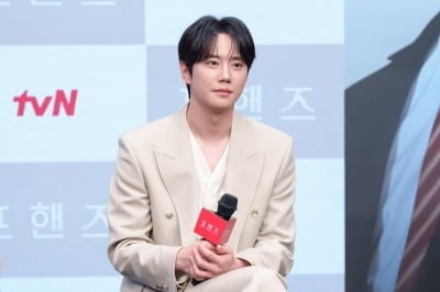 '29세' 이준영, 송강 옆 고등학생 연기 고충 있었다…"노안이라 피부 신경 써" ('포핸즈')