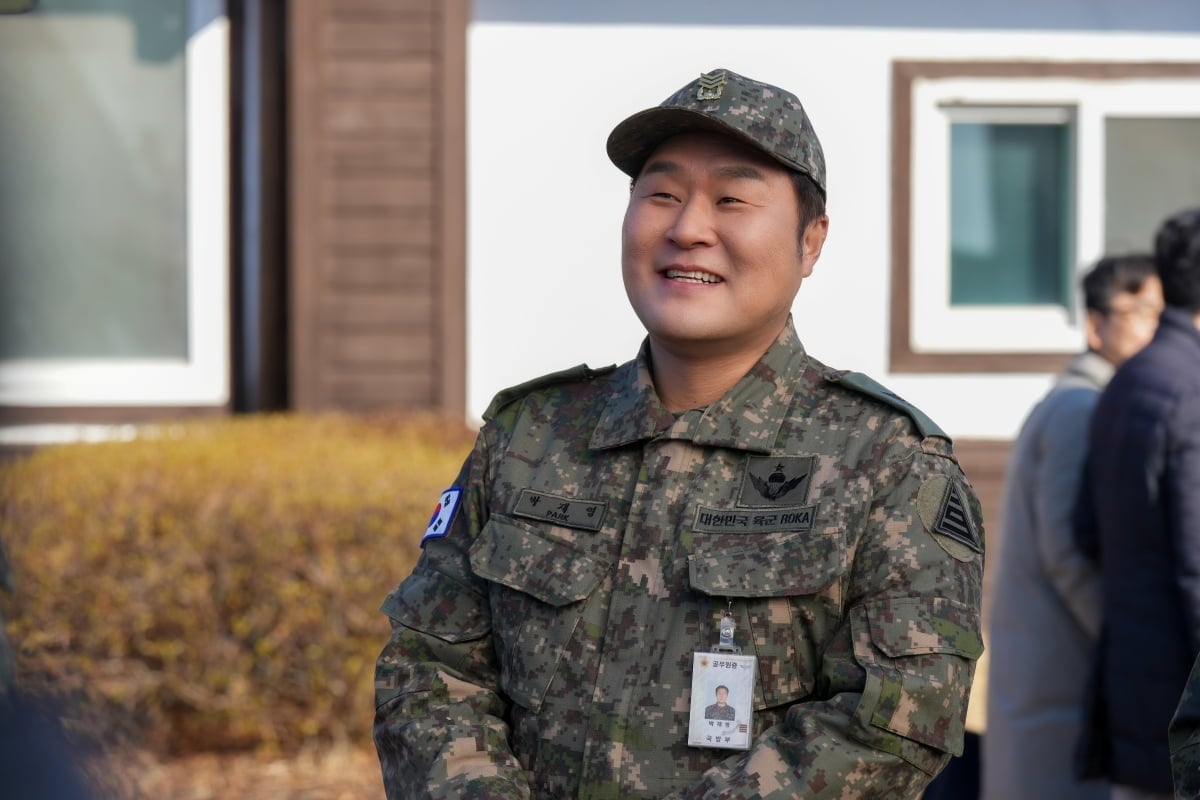 배우 윤경호가 고윤정, 소지섭의 뒤를 이었다. / 사진=티빙 '취사병 전설이 되다' 