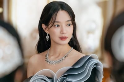 신민아, 우아함 흘러넘치네…'재혼 황후' 부산영화제서 첫 공개