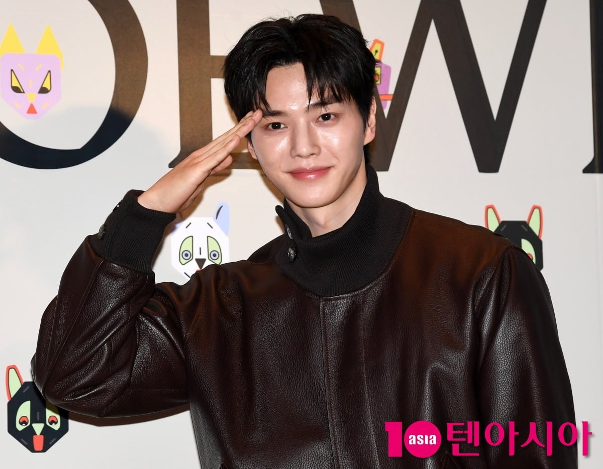전역 후 첫 복귀작으로 '포핸즈'를 택한 배우 송강이 함께 호흡한 이준영과 장규리에게 도움을 받았다고 밝혔다./사진=텐아시아DB