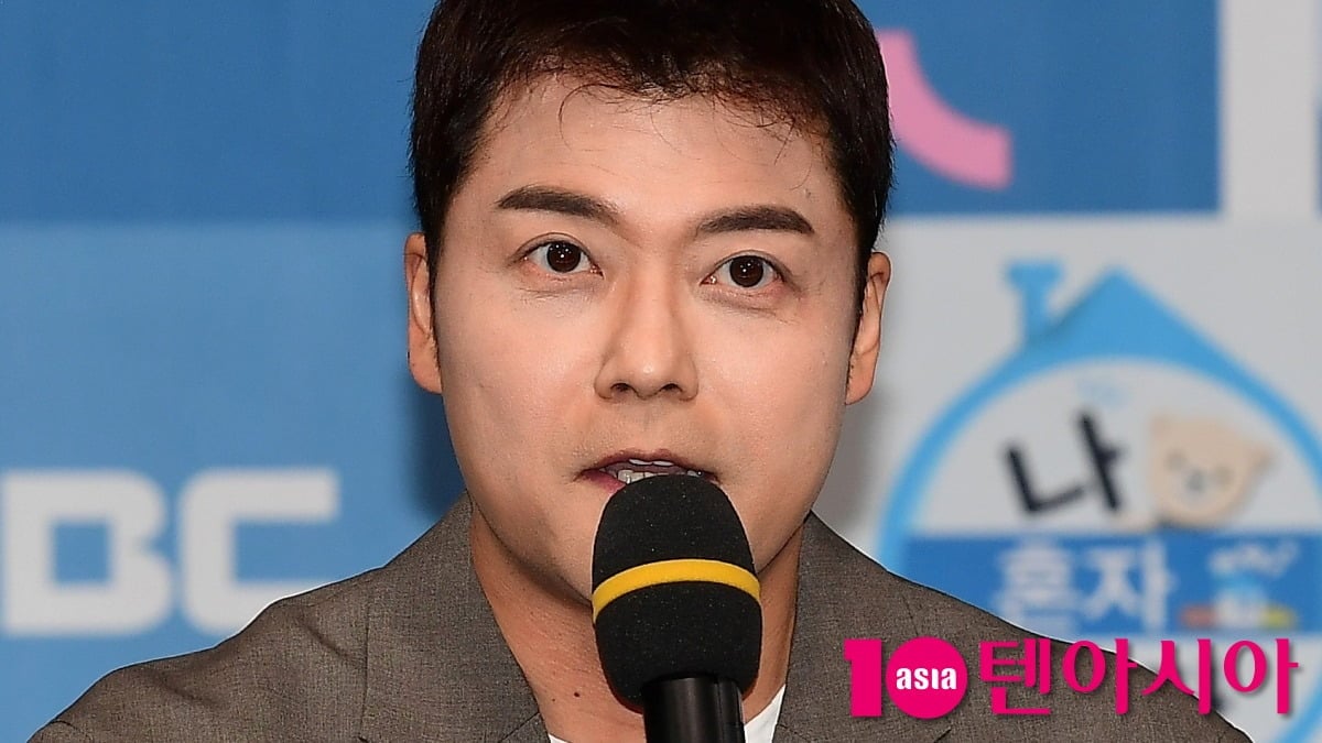 전현무의 '나 혼자 산다' 즉흥 여행이 조작 논란에 휩싸였다. / 사진=텐아시아 DB