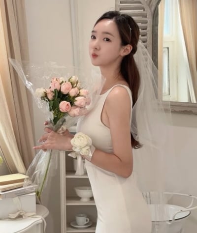 스텔라 출신 민희, 예비신부 대열 합류…멤버들 '전원 집합'