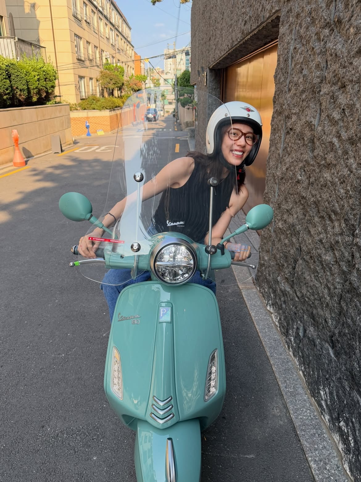 '43세' 손담비, 출산 후 '21kg 감량'하더니…스쿠터 타고 골목길 출격