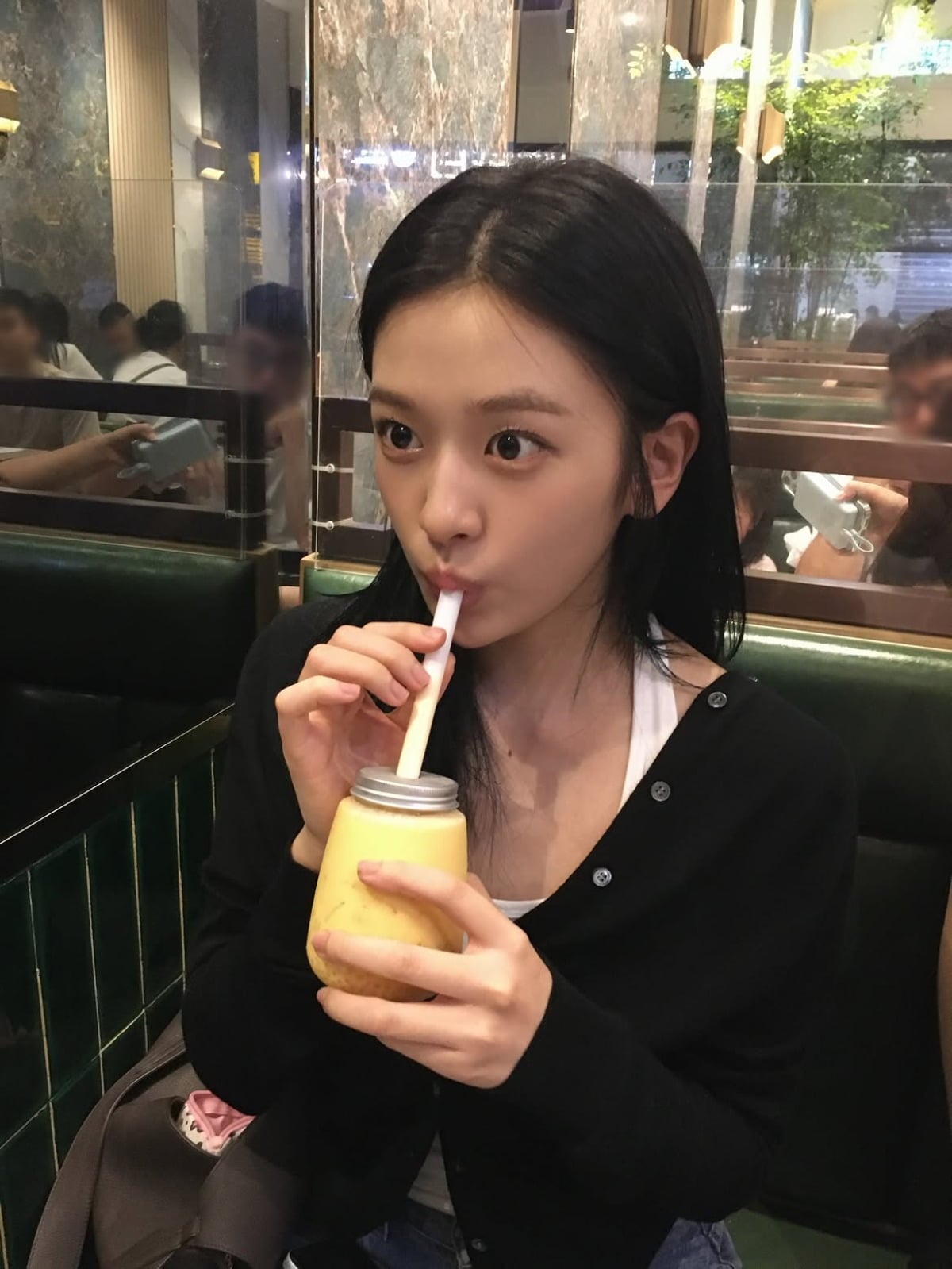 사진 = 안유진 인스타그램