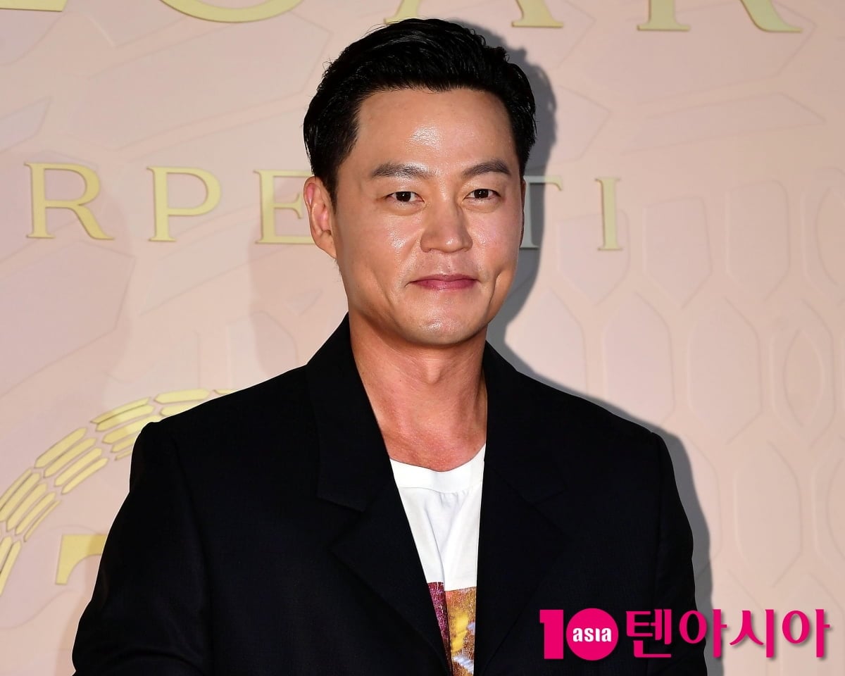 오는 28일 첫 방송되는 SBS 새 금요 예능 '무엇이든 해줄지니 - 비서진'(이하 '비서진')에서는 이서진과 김광규가 비비의 공연 현장을 찾는 모습이 담긴다. / 사진=텐아시아 DB