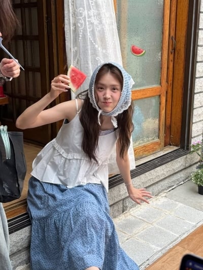 '33세' 김지은, 수박 들고 '볼 빵빵…레전드 찍은 청량미 감탄만 나오네