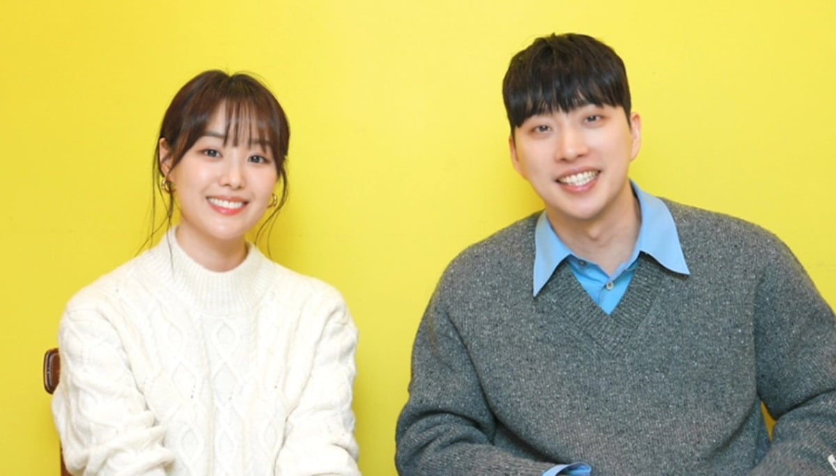 송지은과 박위 부부가 미소를 짓고 있다. / 사진=박위 SNS