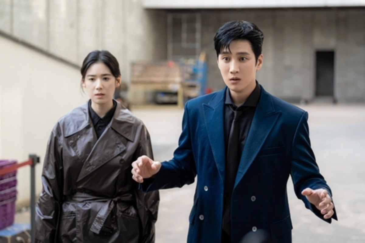 배우 안보현과 정은채가 마술쇼 사망 사건을 마주한다. / 사진제공=SBS '재벌X형사2'