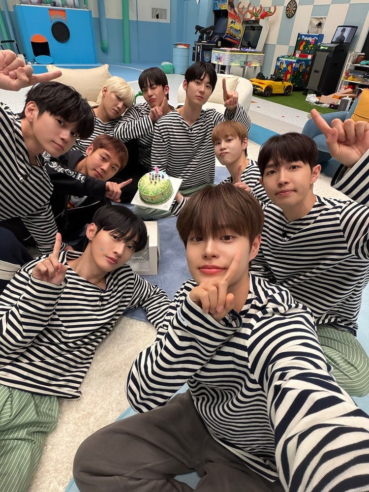해체 7년 만에 다시 뭉친 워너원이 무대 밖에서도 한층 성숙해진 모습을 보였다./사진제공=엠넷