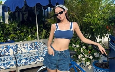 제시카, 바다에서도 '뼈말라' 자태…블루 비키니로 청량美 완성