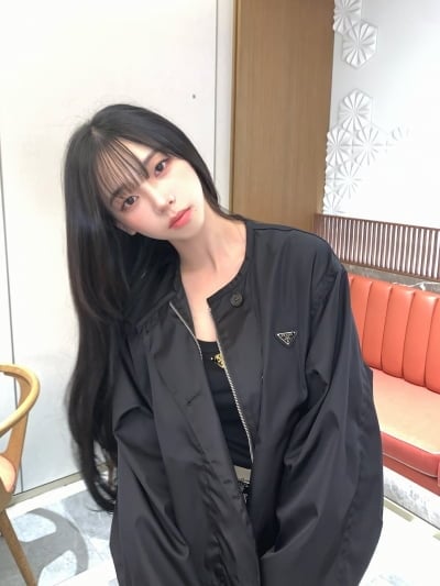 '26세' 카리나, 출국 직전까지 AI 비주얼…앞머리+긴 생머리로 완성한 청순미