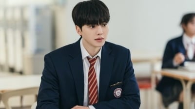 송강, 17살 비주얼 맞아?…학교서 괴롭힘 당하는데 얼굴이 사기캐 ('포핸즈')
