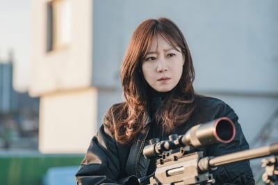 'MBC의 딸' 공효진, 15년 만에 친정 복귀 제대로 통했다…소지섭 이어 이름값 입증 ('유부녀')