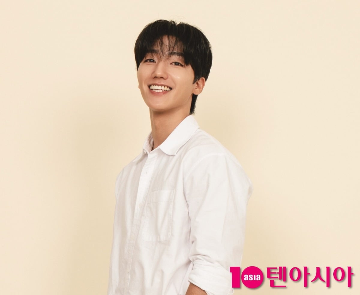 MBC 금토드라마 '유부녀 킬러' 5화와 6화에 출연했던 배우 김민준이 미소를 보이고 있다. / 사진=이승현 기자
