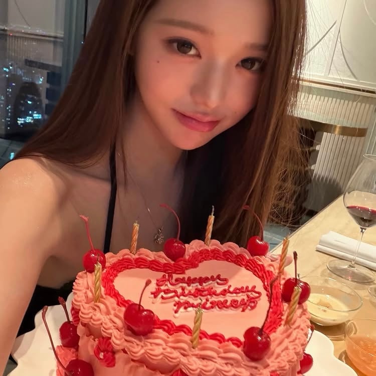 ‘137억원 집주인’ 장원영, 밥값만 인당 37만원…손종원 셰프가 케이크 들고 축하