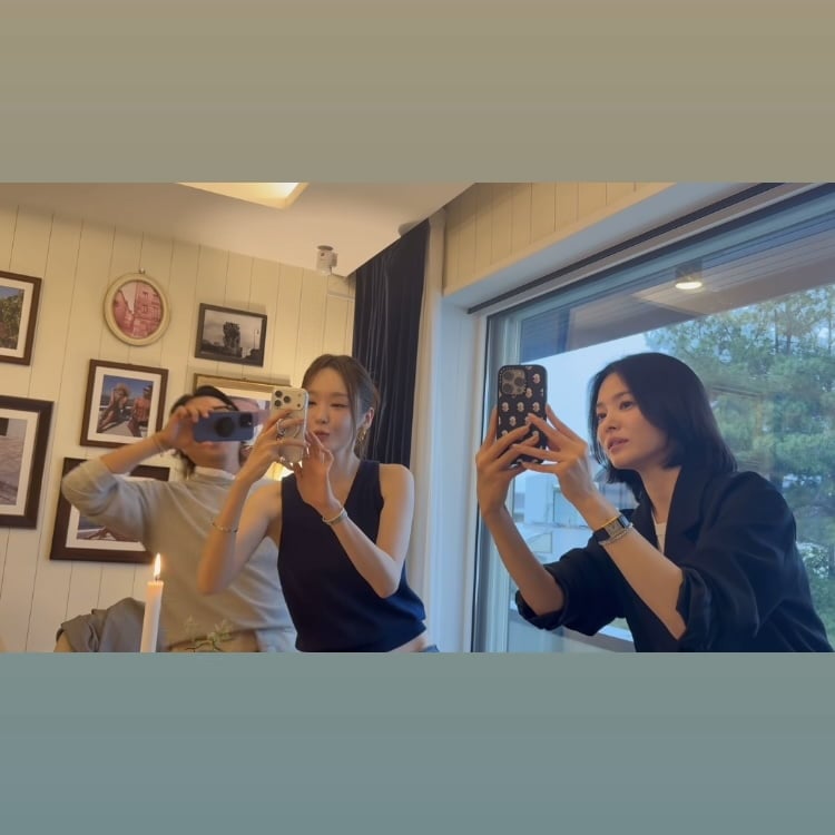 송혜교, 어떻게든 잘 찍으려 안간힘…고현정 언니는 그걸 또 찰칵