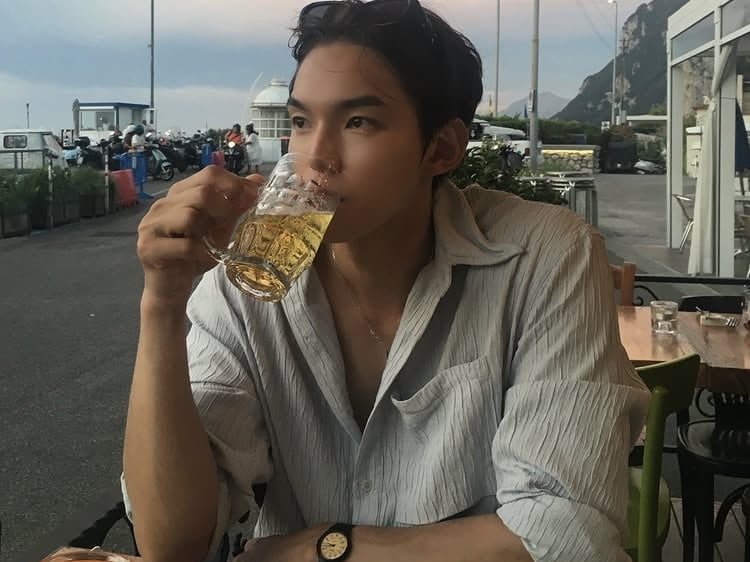‘폭력성 논란’ 신승용, 사과문 게재 이후… ♥여친과 이탈리아서 평화로운 한때
