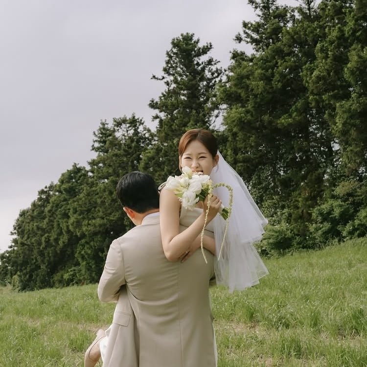 ‘이라크 파병’ 21기 영철, 84년생의 늦은 결혼…신부랑 웨딩화보 공개