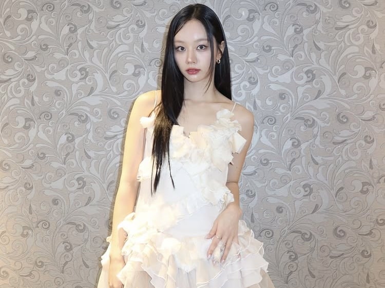 통짜허리+뱃살 논란 지웠다…혜리, 프릴 주렁주렁 달린 원피스로 커버