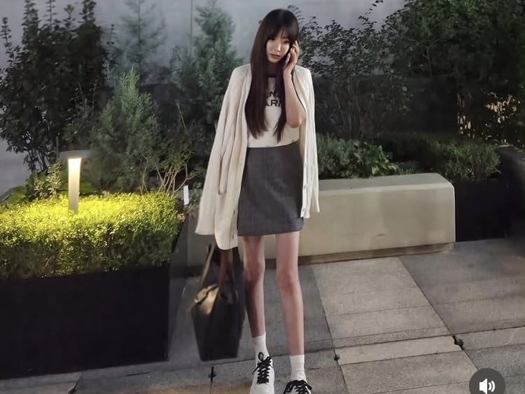 장원영 뺨치는 뼈말라…강예원, 부러질 것같은 새다리 자랑