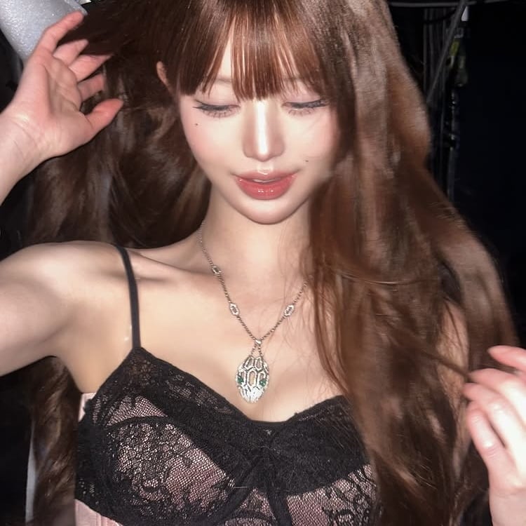 장원영, 코르셋 입으니 글래머러스…숨겨왔던 볼륨감 폭발