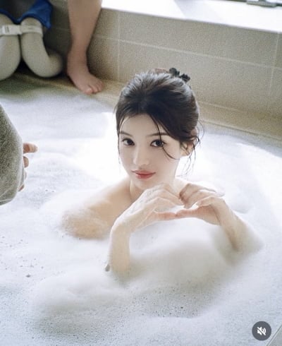 유병재보다 9살 어린 여친, 욕조서 거훔 목욕