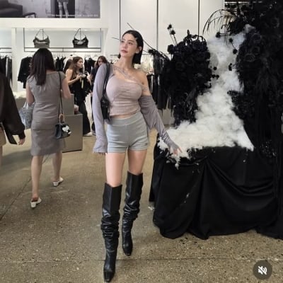 클라라, 속바지만 입은거야?…롱부츠까지 조금 부담스러운 데일리룩