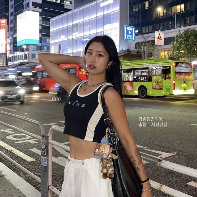 ‘레즈비언’ 곽선희, 동성 아내가 찍어줬나…날렵한 V라인 자랑