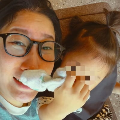 딸이니까 아무말도 안 하고 참지…김영희, 코에 양말 갖다 댔는데 그냥 엄마미소