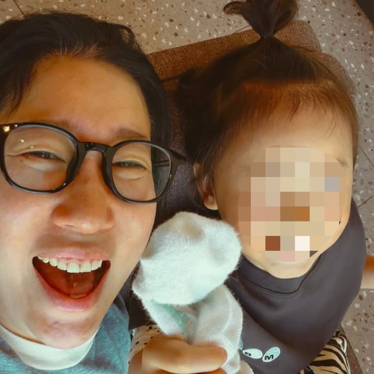 딸이니까 아무말도 안 하고 참지…김영희, 코에 양말 갖다 댔는데 그냥 엄마미소