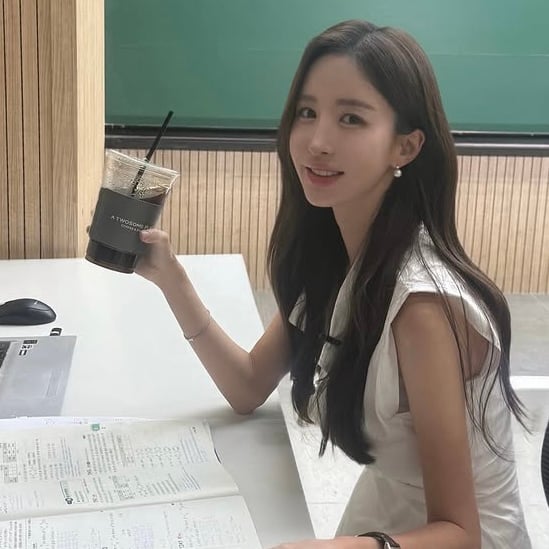 류시원보다 19살 어린 아내, 40kg 뼈말라인데…생크림 가득한 케이크 먹방