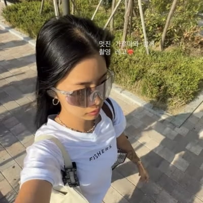 ‘레즈비언’ 곽선희, 햇빛 아래서 가르마 자랑…선명한 라인 뽐내