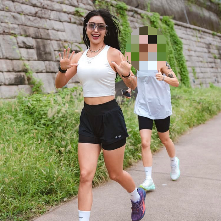 레즈비언 부부, 함께 달린다…‘前 여군’ 곽선희, 동성 아내랑 꼭 붙어서