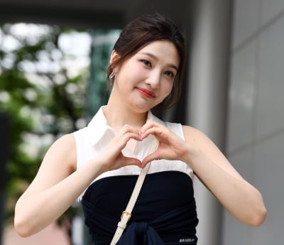 '크러쉬♥' 조이, 요즘 뜸하더니 깜짝 소식 전했다…"많이 봐주셨으면" 데뷔 첫 더빙 도전