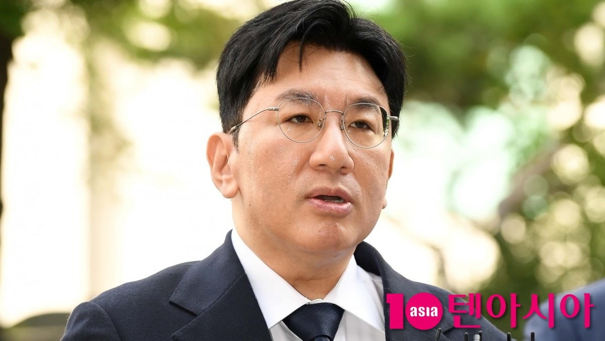 방시혁 하이브 의장이 지난해 9월 서울 마포구 서울경찰청 금융범죄수사대에 피의자 신분으로 출석한 모습. /사진제공=텐아시아