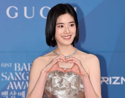 TV 틀어도 OTT 켜도 나온다…정은채, '재벌X형사2' 이어 '안나'·'유어 아너'까지 역주행