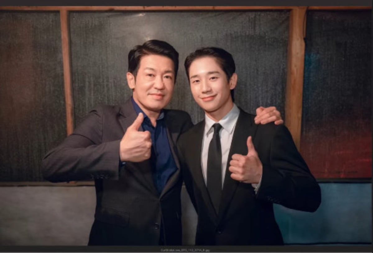 배우 허성태가 정해인과 다정한 분위기를 보이고 있다. / 사진=허성태 SNS