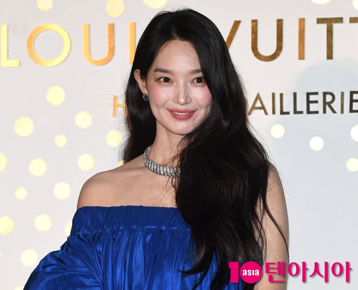 배우 신민아가 15년 넘게 이어온 꾸준한 기부 활동으로 다시 주목받고 있다./사진=텐아시아DB