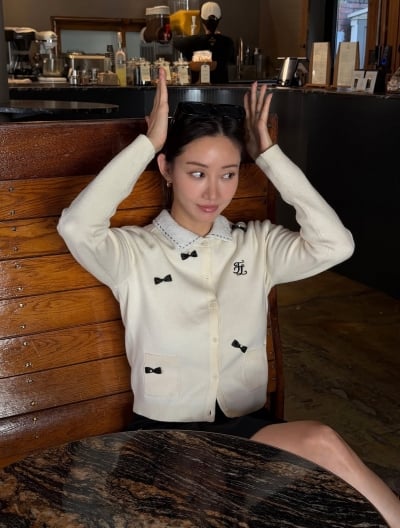 '애둘맘' 한그루, 몸매 관리 어떻게 하는거야…가디건 입고 뽐낸 은근한 볼륨감