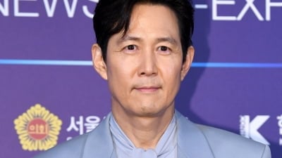 '55세' 이정재, 틱톡 진출한다…소속사와 손잡고 글로벌 팬 참여형 'Q&A 캠페인' 진행