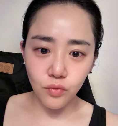문근영, 분명 평범한 일상 공유인데…붉어지고 촉촉한 눈에 더 주목