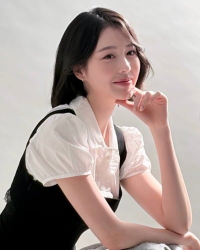 "동생은 40분 만에 촬영 끝낸다"…언니 장다아, 만만치 않은 '포즈 척척'