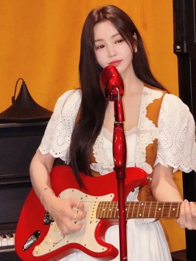 '42세' 남규리, 짝사랑 이루고 포텐 터졌다…광고 모델 맡고 뽐낸 인형 미모