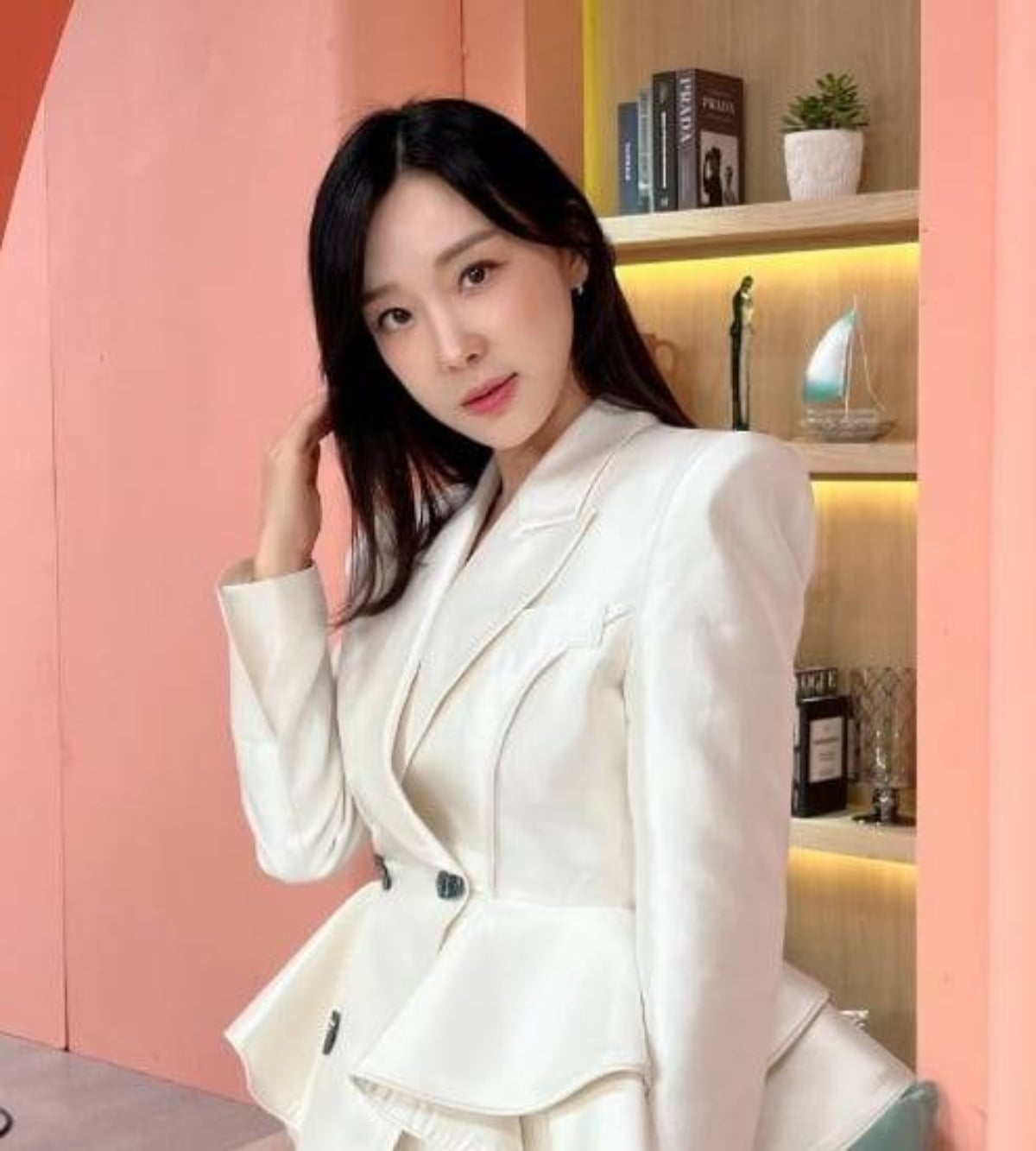 방송인 이지혜가 포즈를 취하고 있다. / 사진=이지혜 SNS